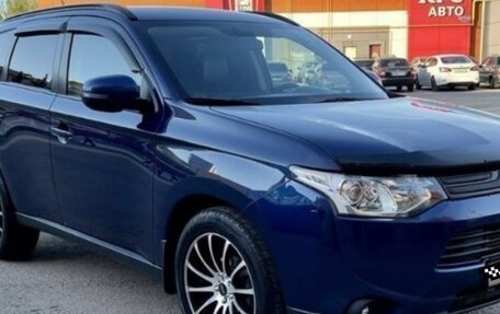 Mitsubishi Outlander III рестайлинг 3, 2013 год, 1 370 000 рублей, 2 фотография