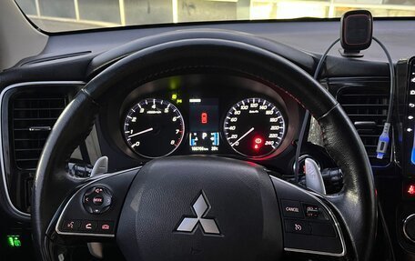 Mitsubishi Outlander III рестайлинг 3, 2013 год, 1 370 000 рублей, 4 фотография