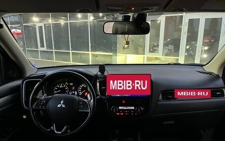 Mitsubishi Outlander III рестайлинг 3, 2013 год, 1 370 000 рублей, 5 фотография