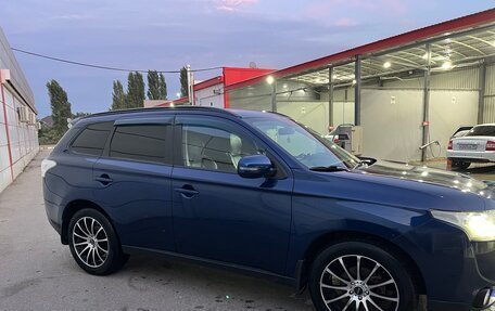 Mitsubishi Outlander III рестайлинг 3, 2013 год, 1 370 000 рублей, 8 фотография