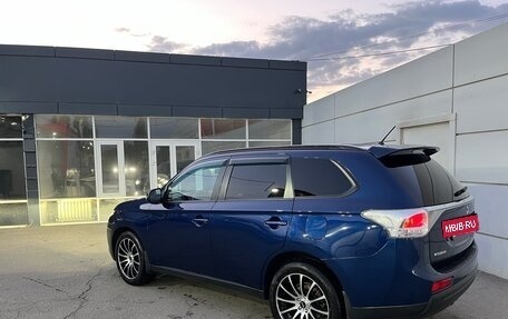 Mitsubishi Outlander III рестайлинг 3, 2013 год, 1 370 000 рублей, 10 фотография