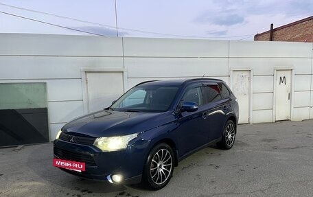 Mitsubishi Outlander III рестайлинг 3, 2013 год, 1 370 000 рублей, 11 фотография