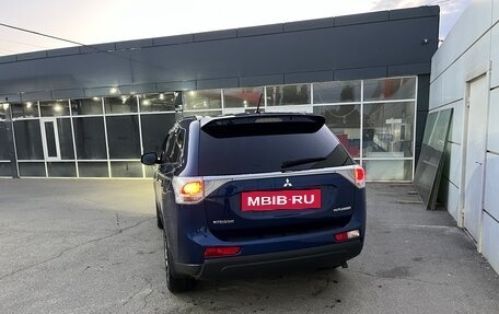 Mitsubishi Outlander III рестайлинг 3, 2013 год, 1 370 000 рублей, 9 фотография