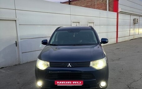 Mitsubishi Outlander III рестайлинг 3, 2013 год, 1 370 000 рублей, 12 фотография