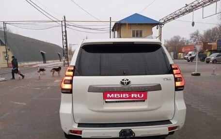 Toyota Land Cruiser Prado 150 рестайлинг 2, 2022 год, 6 500 000 рублей, 2 фотография