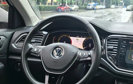 Volkswagen T-Roc I, 2023 год, 1 480 000 рублей, 8 фотография