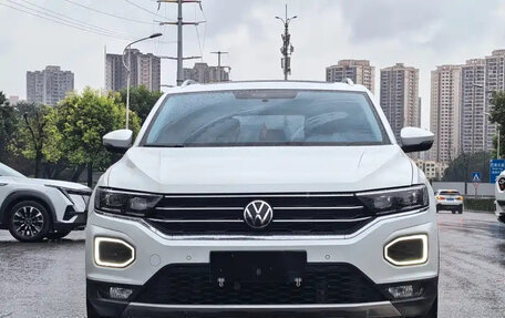 Volkswagen T-Roc I, 2023 год, 1 480 000 рублей, 2 фотография
