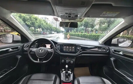 Volkswagen T-Roc I, 2023 год, 1 480 000 рублей, 6 фотография