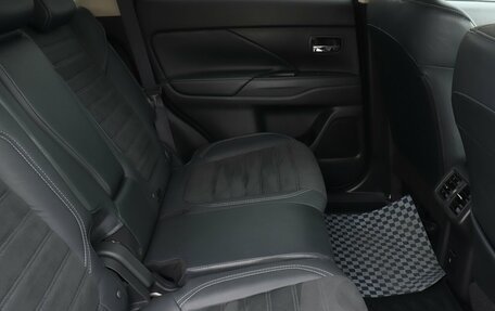 Mitsubishi Outlander III рестайлинг 3, 2021 год, 3 260 000 рублей, 7 фотография