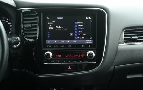 Mitsubishi Outlander III рестайлинг 3, 2021 год, 3 260 000 рублей, 10 фотография
