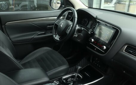 Mitsubishi Outlander III рестайлинг 3, 2021 год, 3 260 000 рублей, 6 фотография