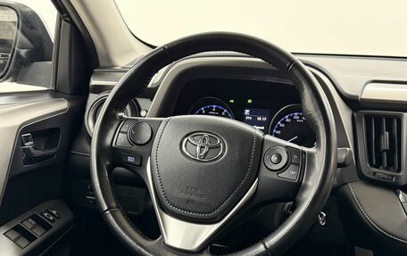 Toyota RAV4, 2018 год, 2 600 000 рублей, 17 фотография