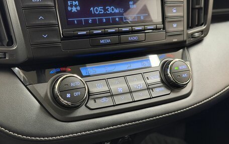 Toyota RAV4, 2018 год, 2 600 000 рублей, 15 фотография