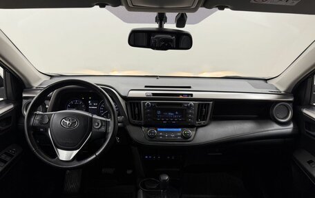 Toyota RAV4, 2018 год, 2 600 000 рублей, 18 фотография