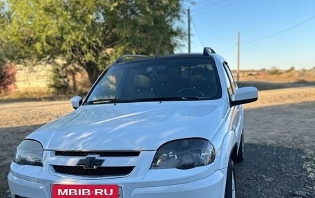 Chevrolet Niva I рестайлинг, 2018 год, 900 000 рублей, 3 фотография