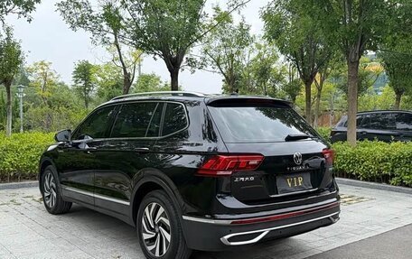 Volkswagen Tiguan II, 2023 год, 2 350 000 рублей, 4 фотография