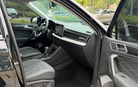 Volkswagen Tiguan II, 2023 год, 2 350 000 рублей, 7 фотография
