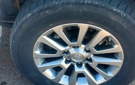 Toyota Land Cruiser Prado 150 рестайлинг 2, 2019 год, 5 200 000 рублей, 7 фотография