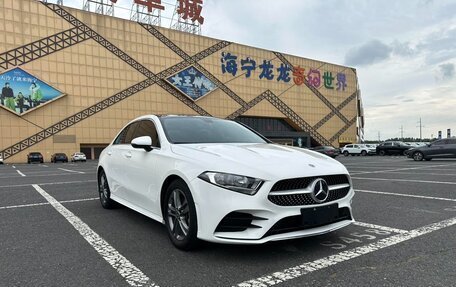Mercedes-Benz A-Класс, 2022 год, 1 960 000 рублей, 3 фотография