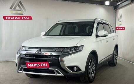 Mitsubishi Outlander III рестайлинг 3, 2020 год, 2 599 000 рублей, 1 фотография