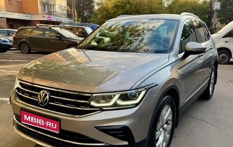 Volkswagen Tiguan II, 2021 год, 3 550 000 рублей, 1 фотография