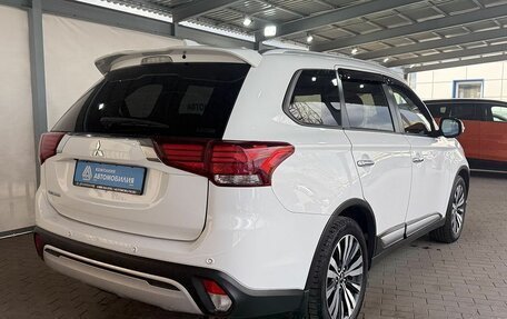 Mitsubishi Outlander III рестайлинг 3, 2020 год, 2 599 000 рублей, 5 фотография