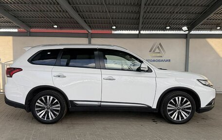 Mitsubishi Outlander III рестайлинг 3, 2020 год, 2 599 000 рублей, 6 фотография