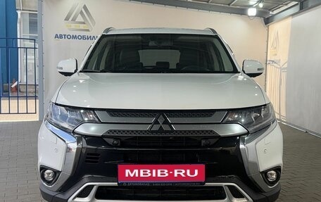 Mitsubishi Outlander III рестайлинг 3, 2020 год, 2 599 000 рублей, 8 фотография