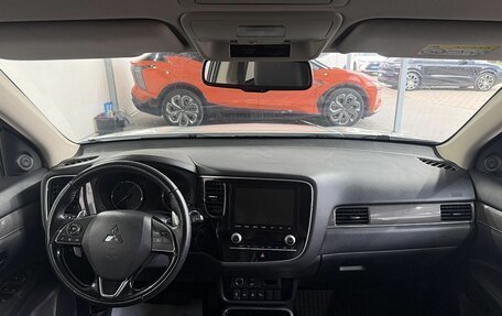 Mitsubishi Outlander III рестайлинг 3, 2020 год, 2 599 000 рублей, 11 фотография