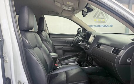 Mitsubishi Outlander III рестайлинг 3, 2020 год, 2 599 000 рублей, 12 фотография