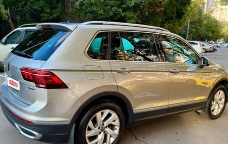 Volkswagen Tiguan II, 2021 год, 3 550 000 рублей, 2 фотография