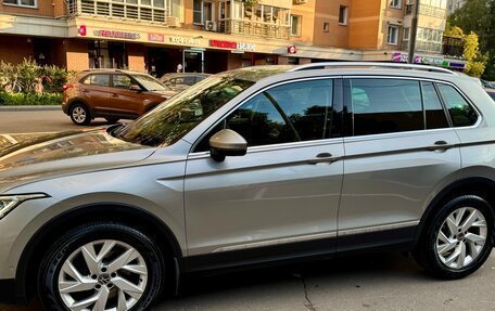 Volkswagen Tiguan II, 2021 год, 3 550 000 рублей, 4 фотография