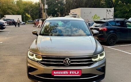 Volkswagen Tiguan II, 2021 год, 3 550 000 рублей, 6 фотография