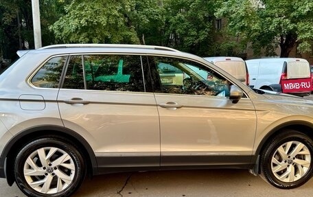 Volkswagen Tiguan II, 2021 год, 3 550 000 рублей, 3 фотография