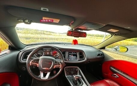 Dodge Challenger III рестайлинг 2, 2016 год, 2 890 000 рублей, 8 фотография