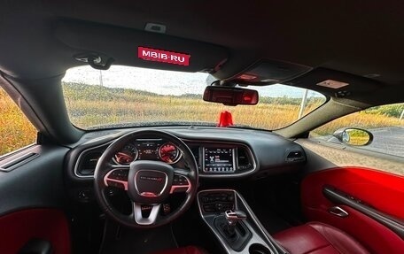 Dodge Challenger III рестайлинг 2, 2016 год, 2 890 000 рублей, 7 фотография