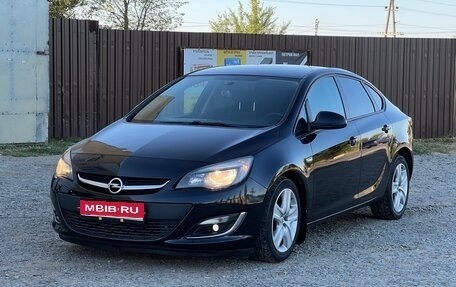 Opel Astra J, 2013 год, 645 000 рублей, 1 фотография