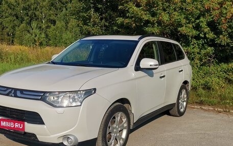 Mitsubishi Outlander III рестайлинг 3, 2013 год, 1 730 000 рублей, 1 фотография