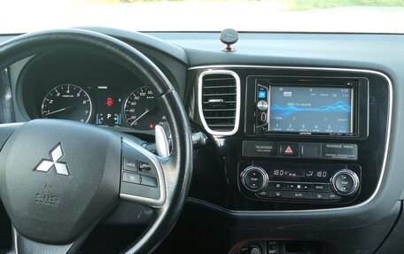 Mitsubishi Outlander III рестайлинг 3, 2013 год, 1 730 000 рублей, 9 фотография