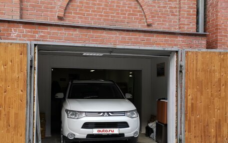 Mitsubishi Outlander III рестайлинг 3, 2013 год, 1 730 000 рублей, 20 фотография