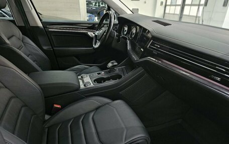 Volkswagen Touareg III, 2019 год, 4 520 000 рублей, 3 фотография