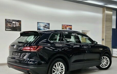 Volkswagen Touareg III, 2019 год, 4 520 000 рублей, 2 фотография