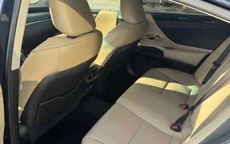 Lexus ES VII, 2021 год, 4 350 000 рублей, 6 фотография