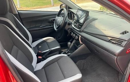 Toyota Yaris XP150 рестайлинг, 2022 год, 945 000 рублей, 15 фотография