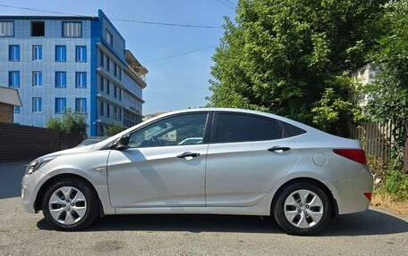 Hyundai Solaris II рестайлинг, 2015 год, 930 000 рублей, 2 фотография