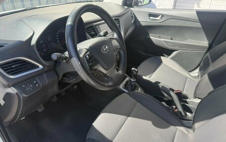 Hyundai Solaris II рестайлинг, 2017 год, 829 000 рублей, 13 фотография