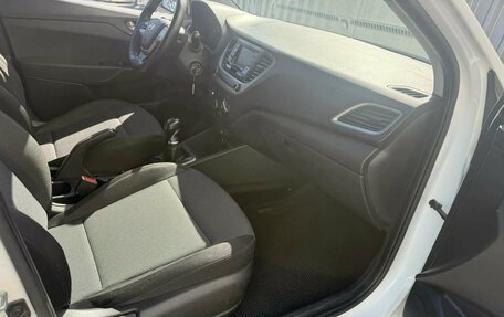 Hyundai Solaris II рестайлинг, 2017 год, 829 000 рублей, 10 фотография
