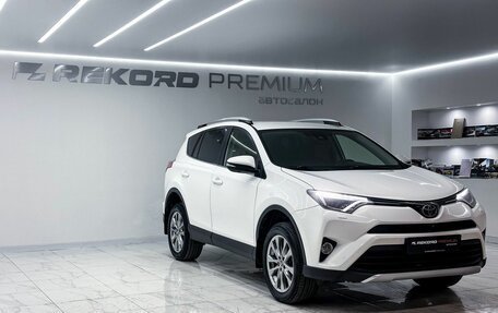 Toyota RAV4, 2015 год, 2 400 000 рублей, 2 фотография