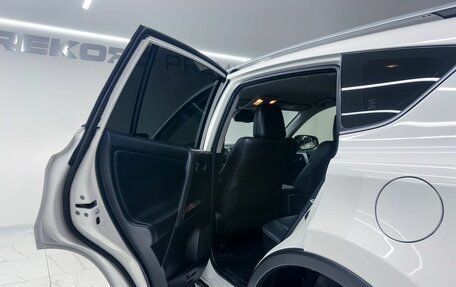 Toyota RAV4, 2015 год, 2 400 000 рублей, 22 фотография