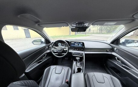 Hyundai Elantra, 2023 год, 1 560 000 рублей, 12 фотография